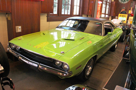 グリーンライト1970 Dodge Challenger R/T 426ヘミ 1970 DODGE CHALLENGER R/T 426 HEMI THE BLACK GHOST in 1:18